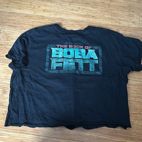Like new Her Universe Book of Boba Fett Cropped Tee Size L - Picture 3 of 3